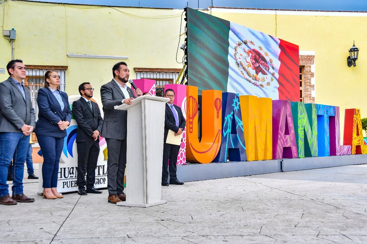 Huamantla luce por su gente valiente y amor a su patria: Salvador Santos Cedillo